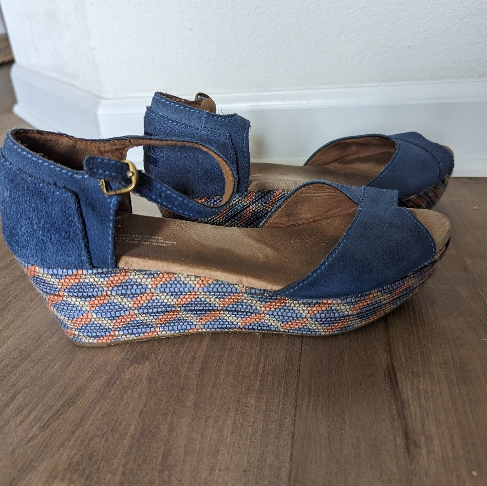 Toms Wedges, 8.5